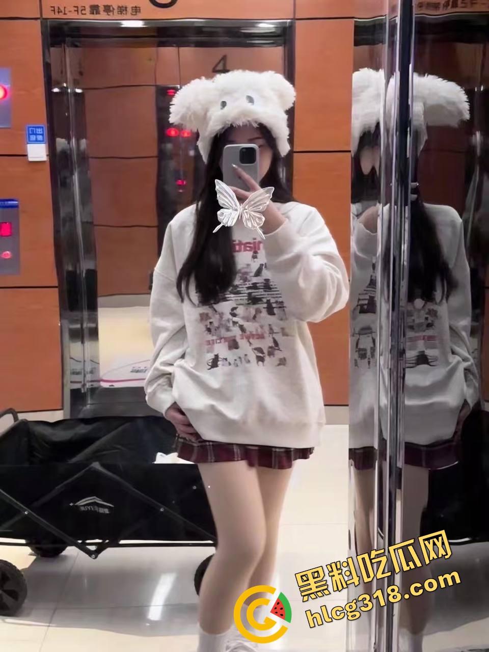 体育系学弟爆操骚学姐，爽的学姐掰腿享受鸡巴抽插，高潮一波接一波，现场淫水四溢！-4