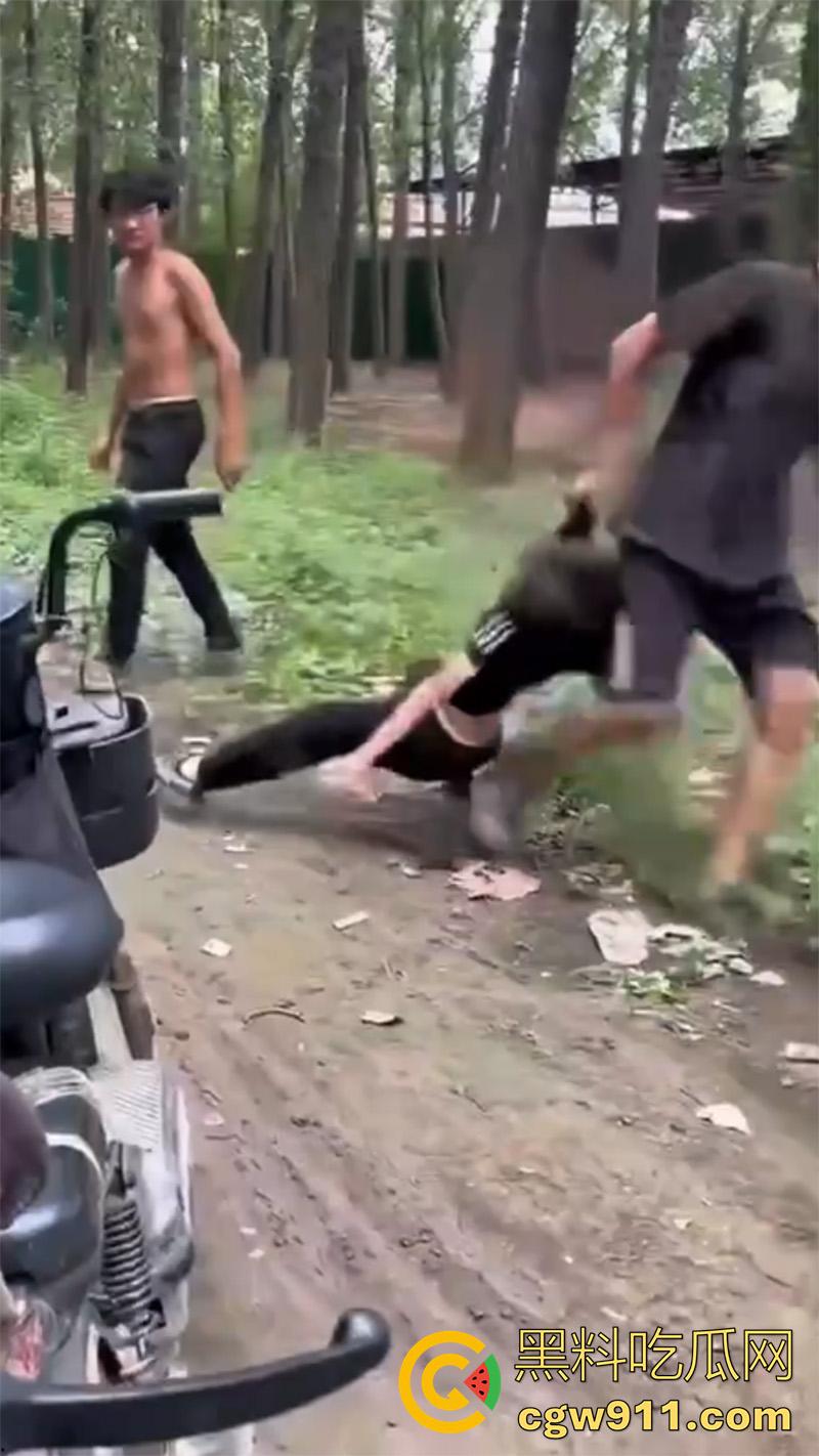 山东聊城临清市村头恶霸，烟店镇王集村一个14 岁，一个18岁，对一个12周岁的孩子进行殴打，真以为自己古惑仔了？-5