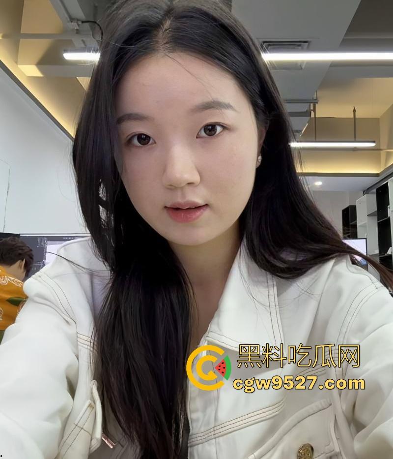 约炮极品顺德少妇【林薇薇】深喉口爆吞精，湿漉漉的嫩穴被猛插，玩具铃铛插屁眼，无套后入淫叫不停！-4