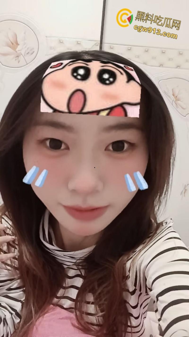 山西清纯女大学生【马莹冰】，为了买新款苹果手机，甘愿在网上裸贷，逾期被曝光自慰裸照 ！-2