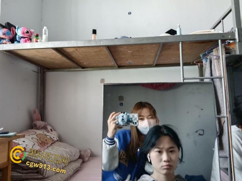 山西清纯女大学生【马莹冰】，为了买新款苹果手机，甘愿在网上裸贷，逾期被曝光自慰裸照 ！-3