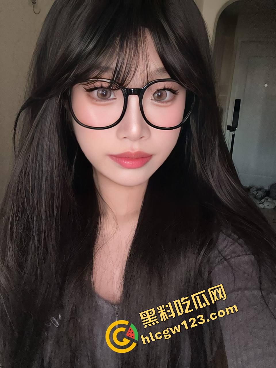 南宁财大【李婉】初恋脸装天使,床上脱衣比蟒蛇,奶像山臀像桶,又白又嫩又会叫的爆奶肥臀!-4