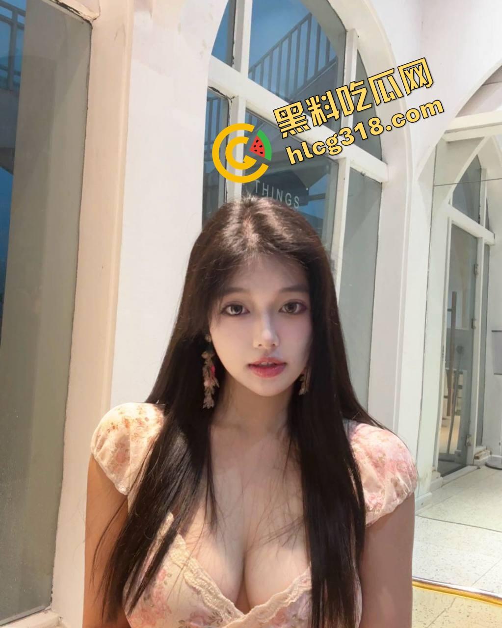 金主玩SM玩上瘾,小母狗穿狗链子趴着等打,撅屁股被打到红肿喊爸爸,有钱真能调教母狗!-1