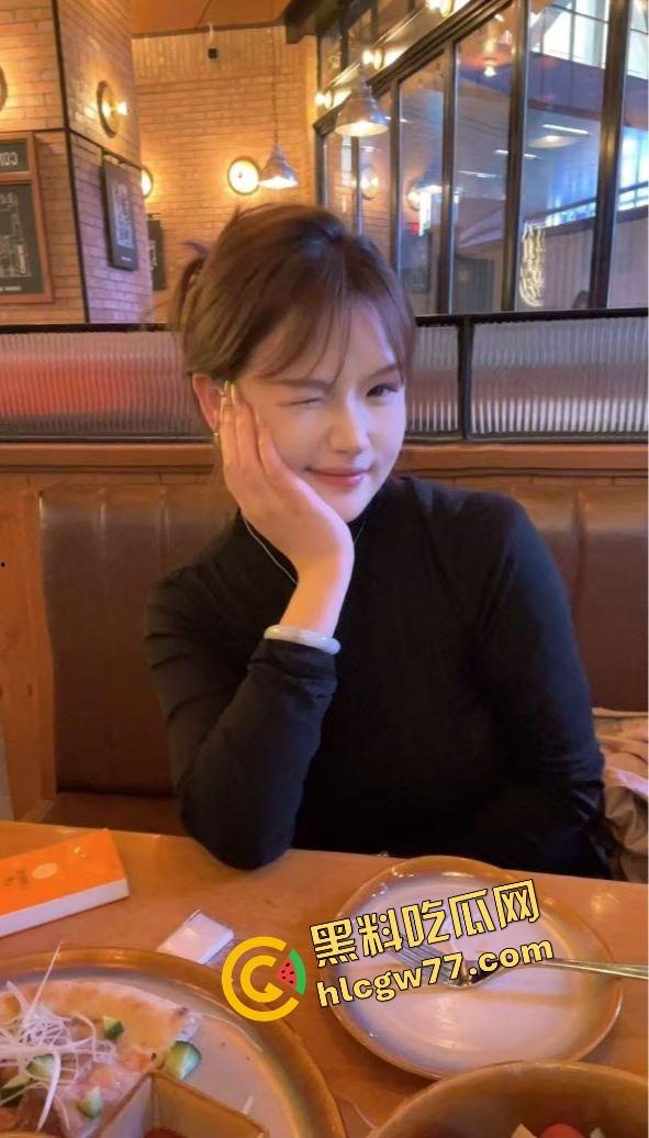 盐城师范学姐『许芷晴』舔棒跪好伺候年上叔叔，三十人轮插打通九道关，高潮喊狗狗想被操！-5