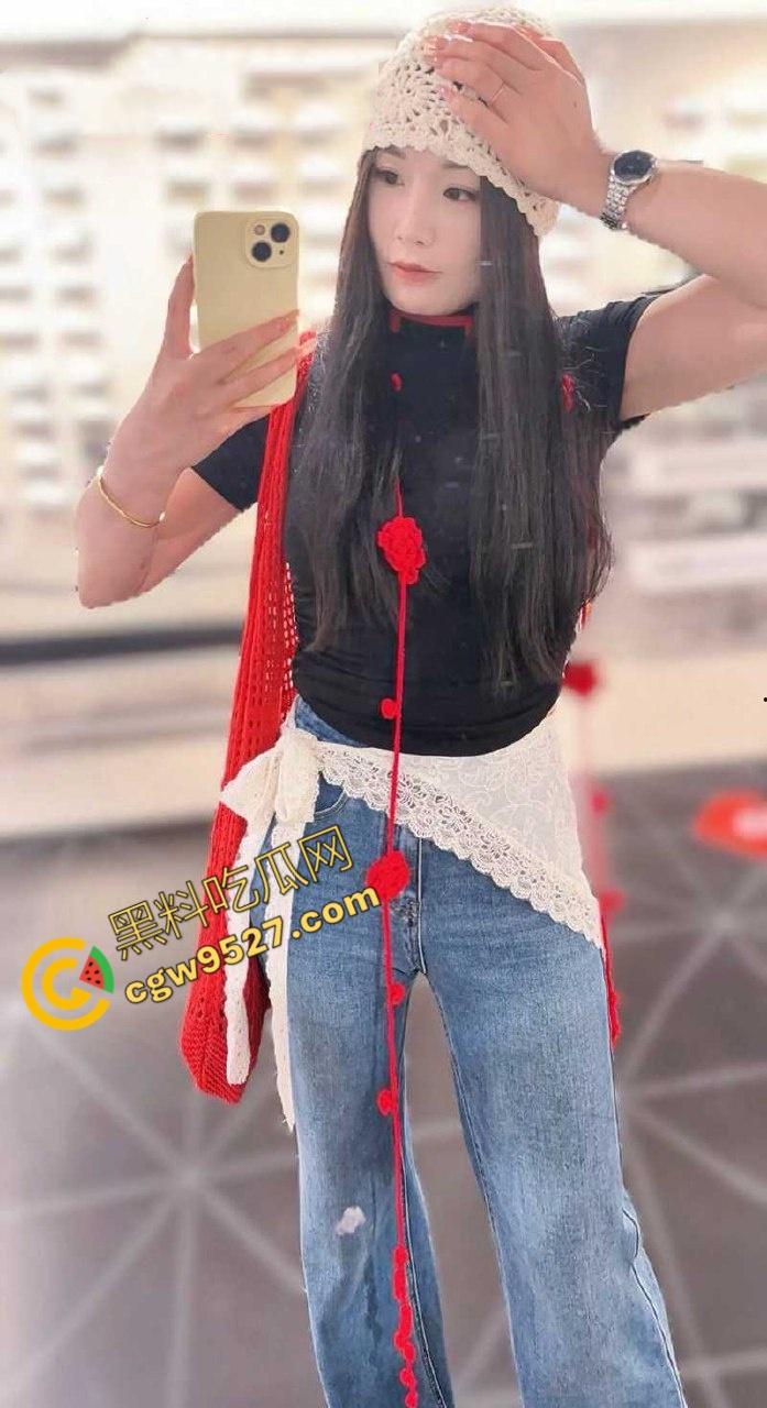 主题乐园NPC「蓝狐狸」婚内出轨榜一大姐！网恋撕逼、不雅视频满天飞，百万粉丝大咖背后的故事-11