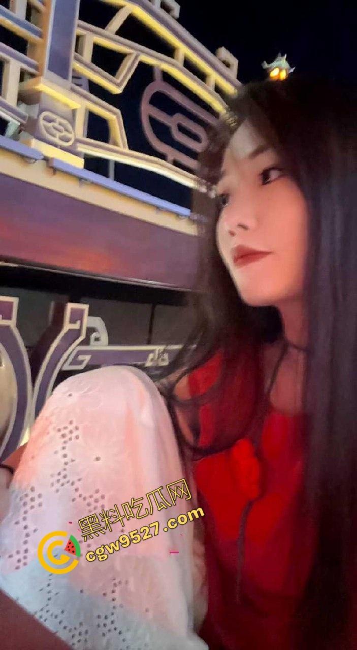 主题乐园NPC「蓝狐狸」婚内出轨榜一大姐！网恋撕逼、不雅视频满天飞，百万粉丝大咖背后的故事-12