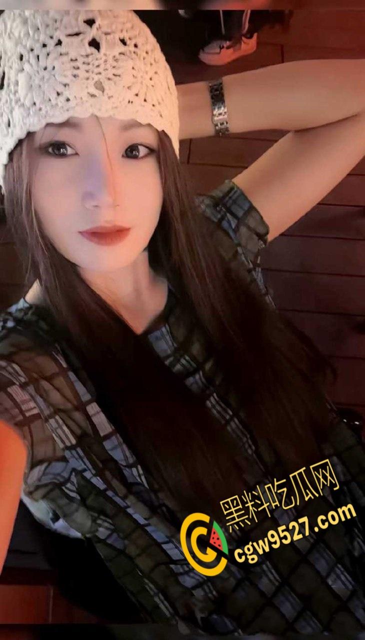 主题乐园NPC「蓝狐狸」婚内出轨榜一大姐！网恋撕逼、不雅视频满天飞，百万粉丝大咖背后的故事-13