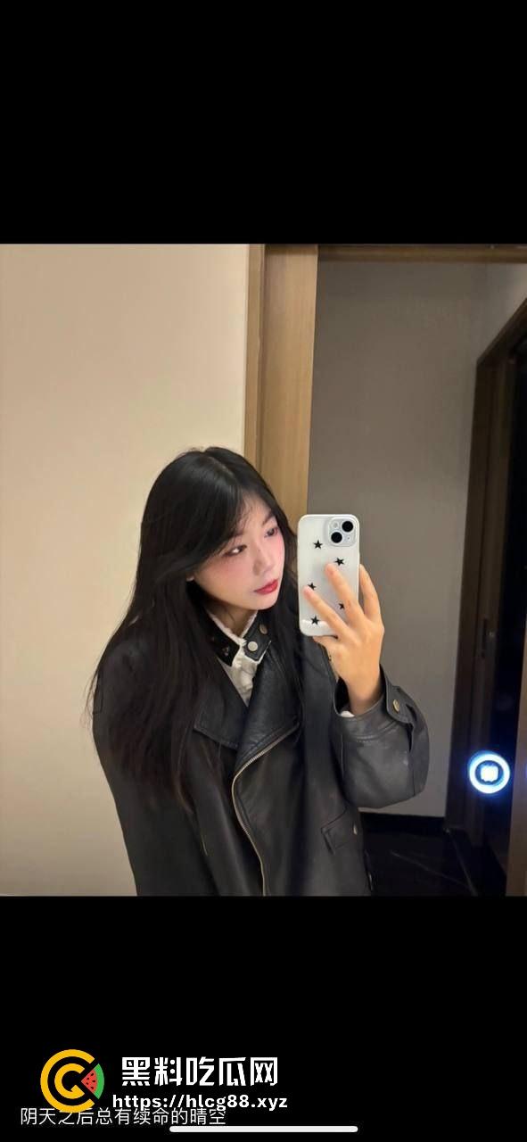 苏州微胖反差大三学姐【邵瑶微】自拍曝光,小脸蛋可爱得要命,私下却是骚货,和男友操天视频流出!-2