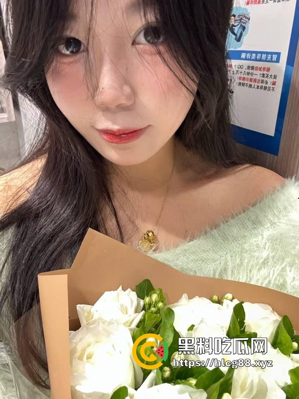 苏州微胖反差大三学姐【邵瑶微】自拍曝光,小脸蛋可爱得要命,私下却是骚货,和男友操天视频流出!-5