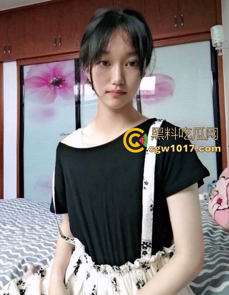 成都清纯学生妹【许薇薇】本来挺娇羞的少女，寻刺激玩露出网调，全裸露脸录沐浴淫片，美乳翘臀别样风骚！-3