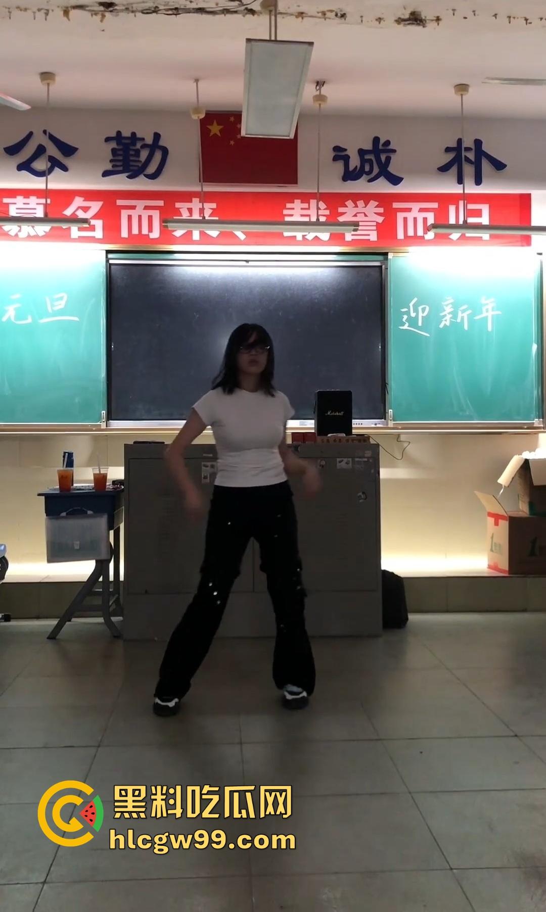 又被套路了，抖音咸鱼热卖得学霸班会热舞崩奶罩？假的！片哥片姐割韭菜，冲动老色批来我这我给你白嫖看！-10