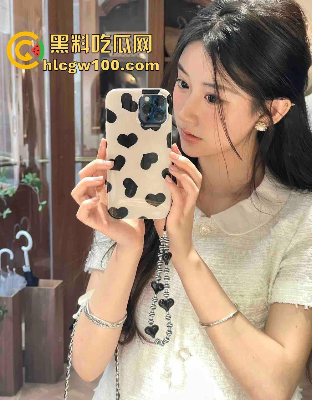 广西老表带00后精神小妹去纹身，穿操我内裤都不够骚，纹完屁股骚气拉满，谁脱裤子看见这纹身不直接跪？-2