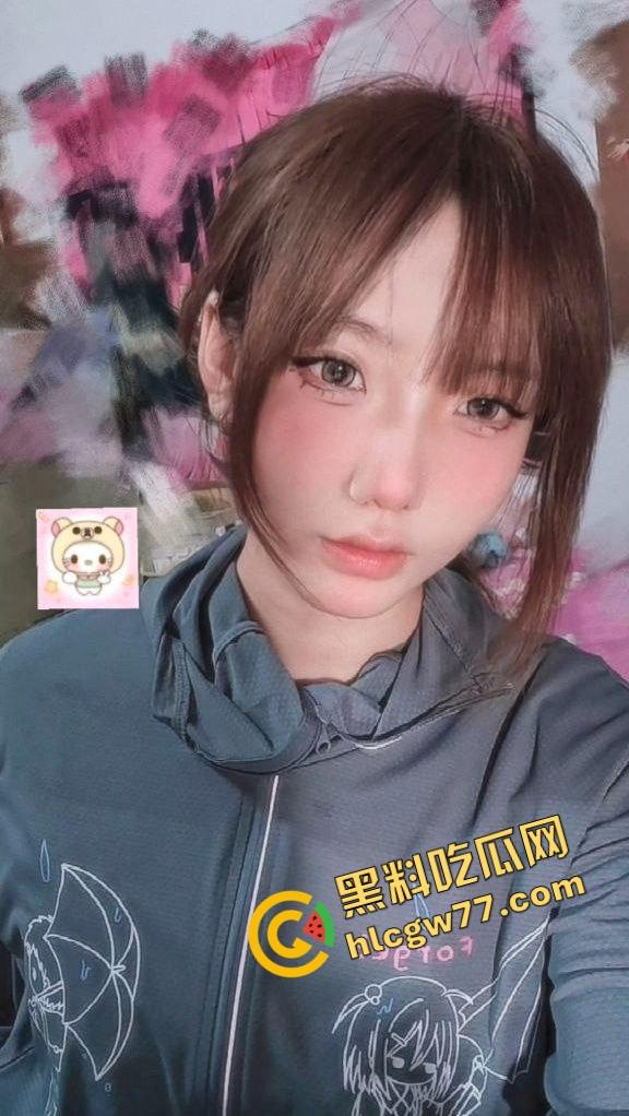 湖北咸宁女大学生『孙甜甜』网恋男友曝光自慰全裸照，投怀送抱给有钱小哥，粉嫩骚穴成免费送货服务！-2