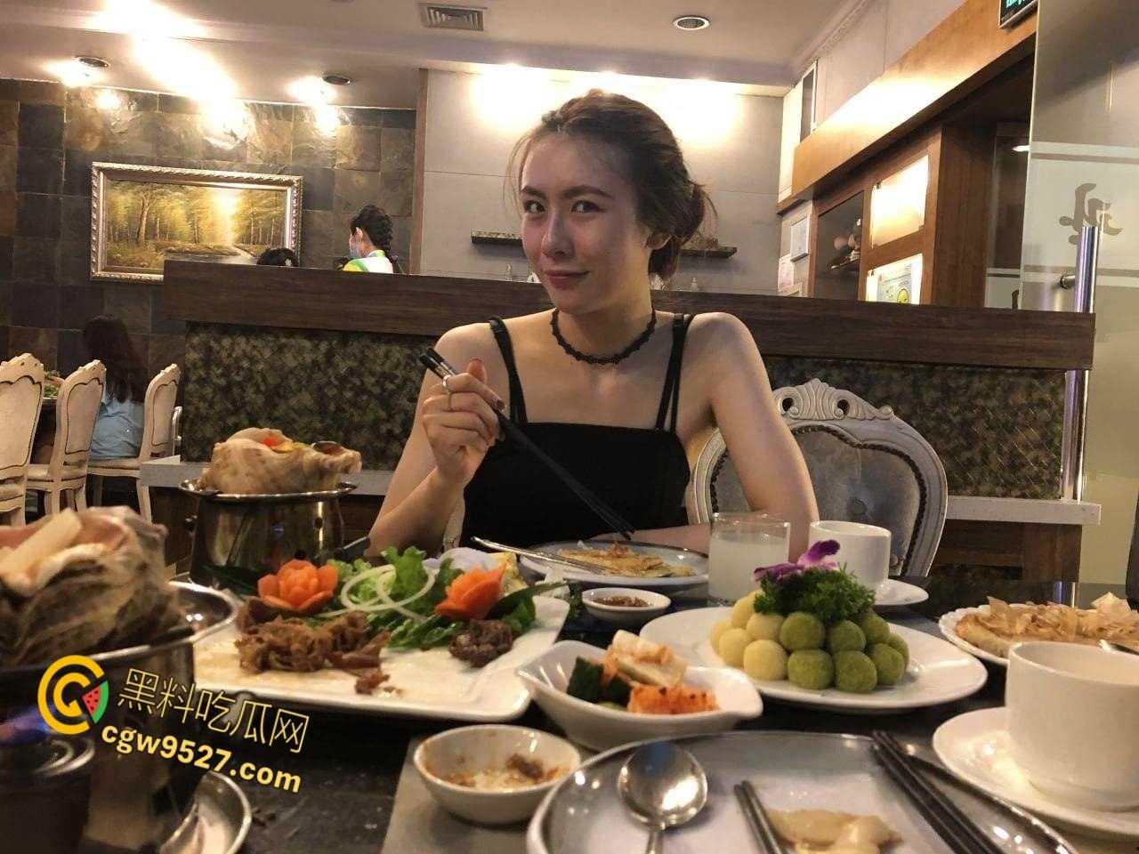 浙江外国语学院【Marry】，高气质模特身材反差婊，与男朋友校外同居日常，性感翘臀被后入狂操 ！-3