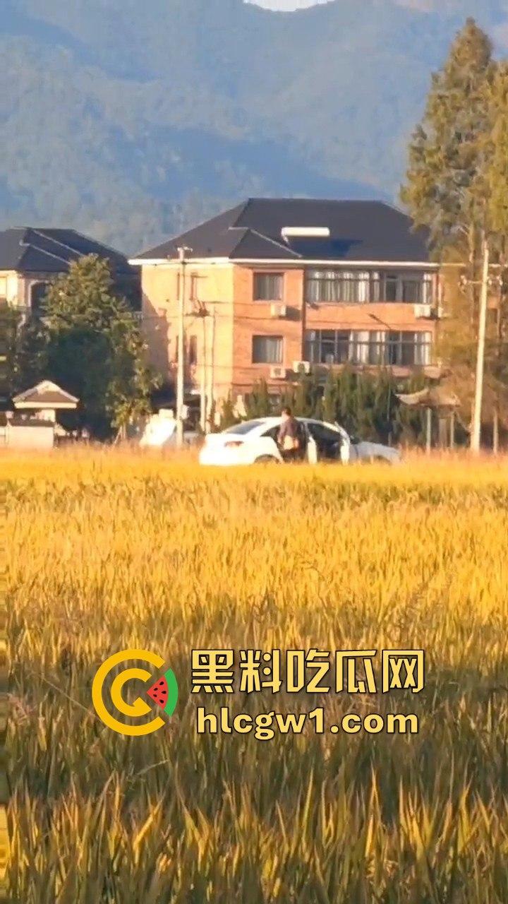 户外野战被拍！小情侣野战以为没人看，结果被摄像大哥拍得清清楚楚，这瓜友是他们play的隐藏角色？-6