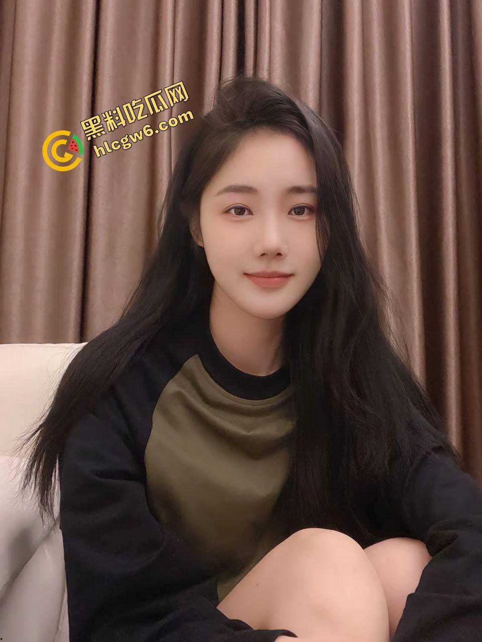 辽宁大连社会反差骚鸡『刘思颖』吸吮口爆吞精男友肉棒 后怼猛操性爱贼淫荡!原创独家流出!-1