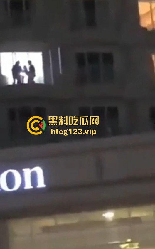 兄弟双飞皮影戏？希尔顿VIP才能看到的画面，有钱人果然懂得玩花样！-3