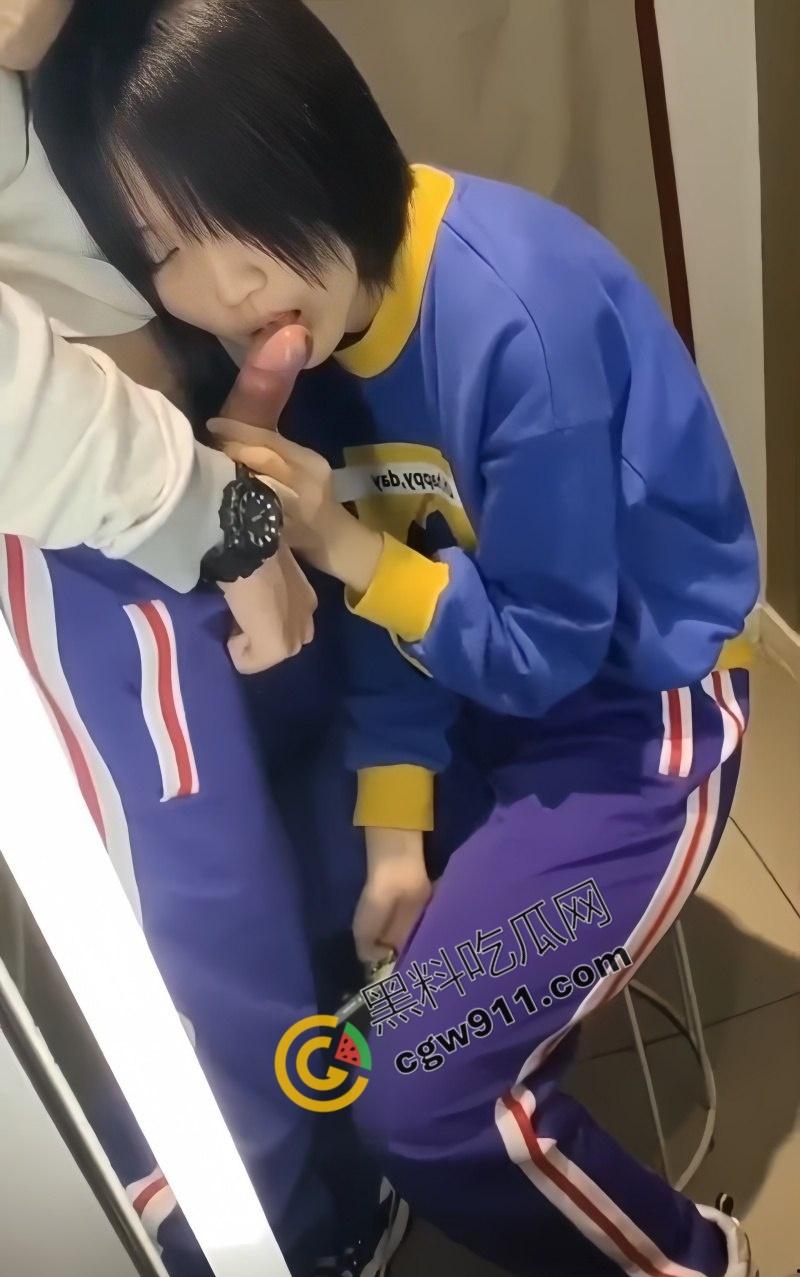 深圳校园情侣狂野秘密！商场试衣间疯狂口交，清纯脸蛋与荡漾身材的极致挑战，玩的真刺激-1
