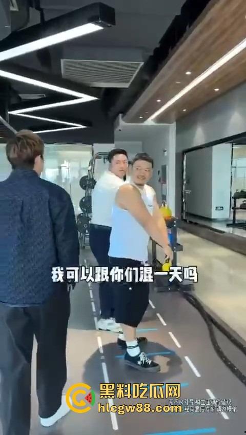 打入成都GAY圈,熊猪文化震碎三观,胖熊陪床8000块,花钱买个肉山压床?到底是什么口味?-8