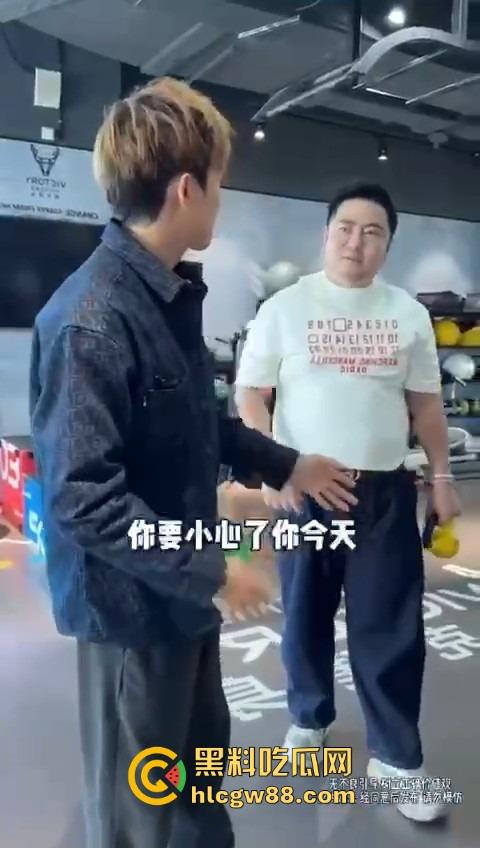 打入成都GAY圈,熊猪文化震碎三观,胖熊陪床8000块,花钱买个肉山压床?到底是什么口味?-9