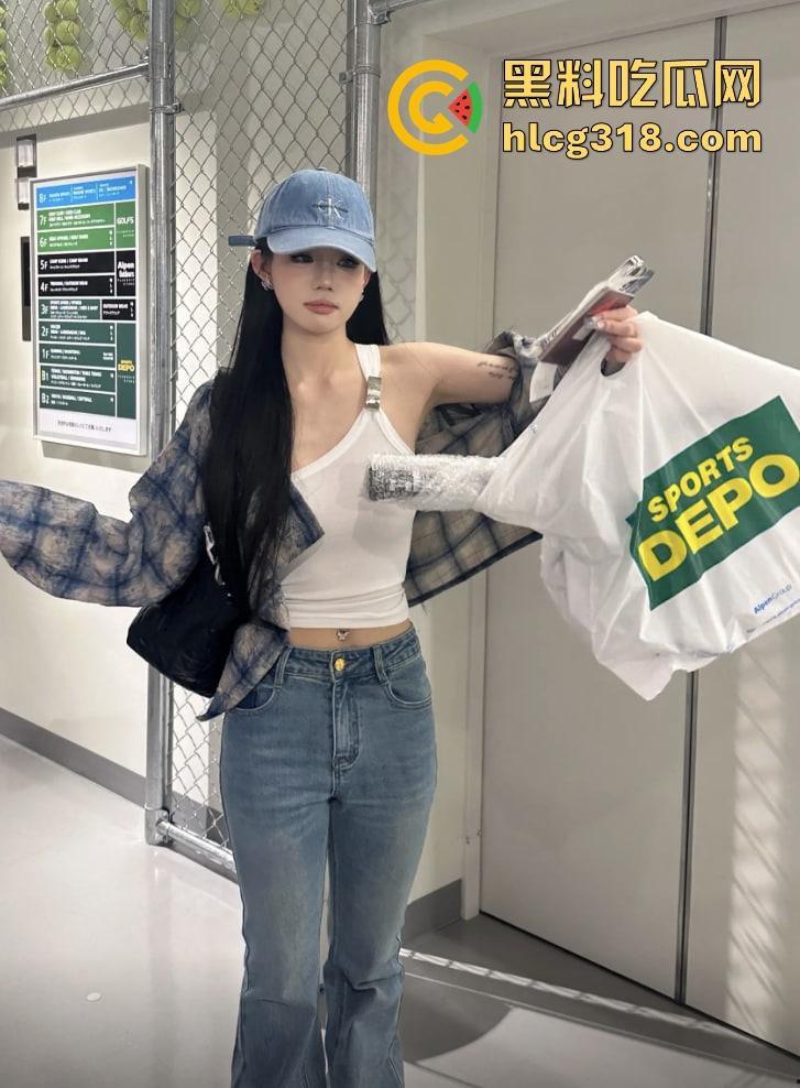 单眼皮小黄豆惨遭助理『芮芮iris』阴间操作，背后接单爆陪睡视频，网红圈再出新大瓜！-15