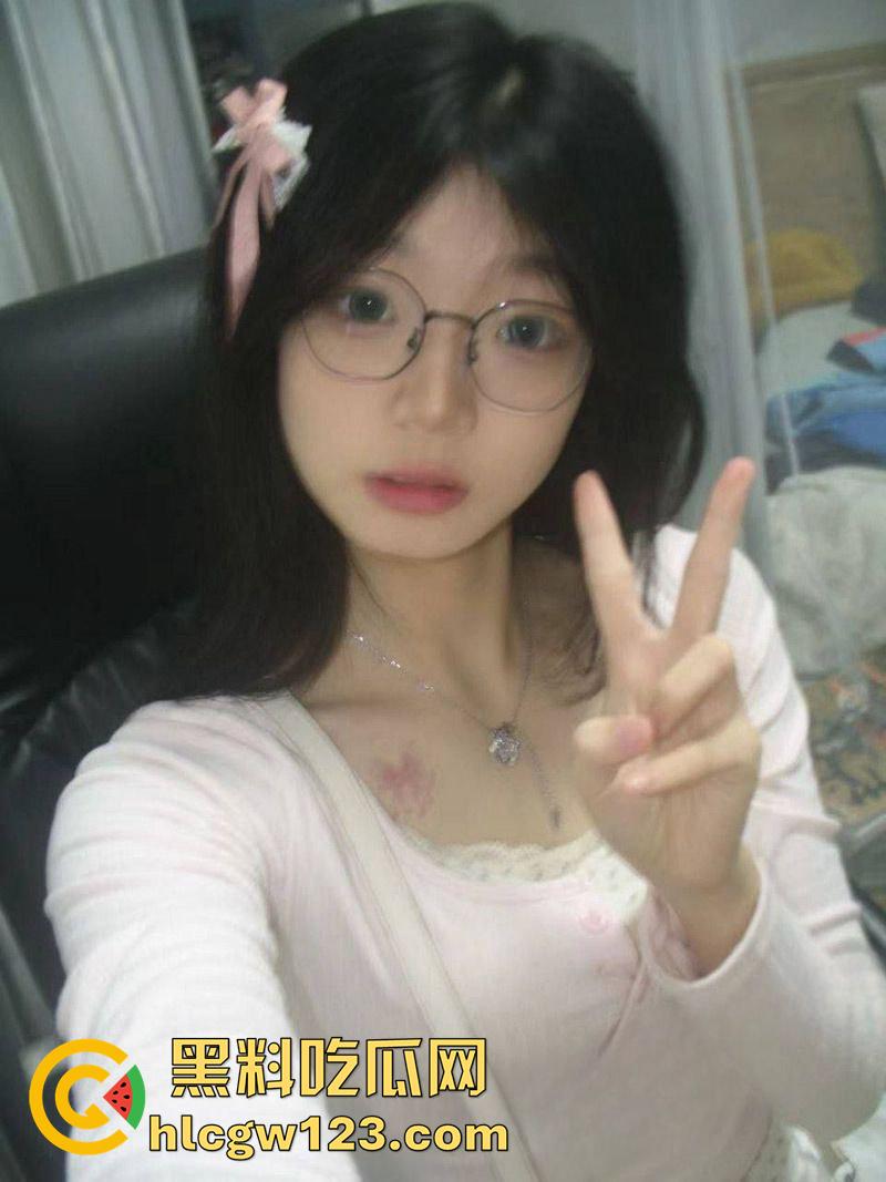 河北石家庄铁道大学【郑科洁】,颜值可爱身材性感,细腰翘臀美腿修长,和黄毛约炮视频流出!-3