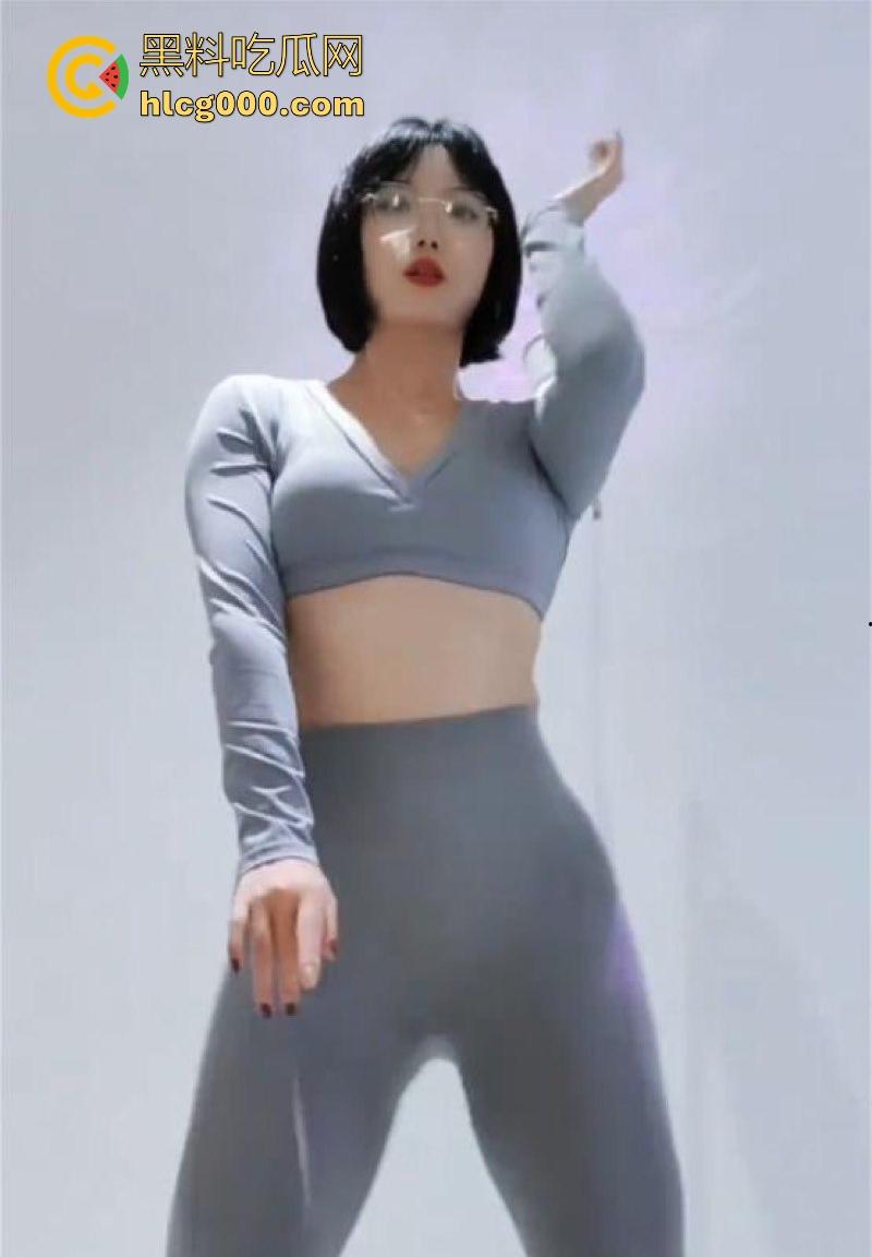 抖音健身网红【美式加满】极品身材御姐，各种情趣装骚舞诱惑，极致的肥奶翘臀，鸡巴看了直喷！-7