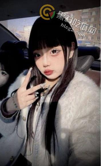 大柔最新视频曝光!快手精神小妹被大哥“香蕉”狂插,被精神小伙疯狂抠逼,画面超刺激!-5