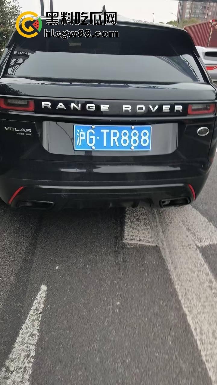 上海逆天伦理大戏，儿子路虎别车美式截停母亲宝马，逮住姘头就是一顿爆锤，现场爆踩老头直接被抬走！-4