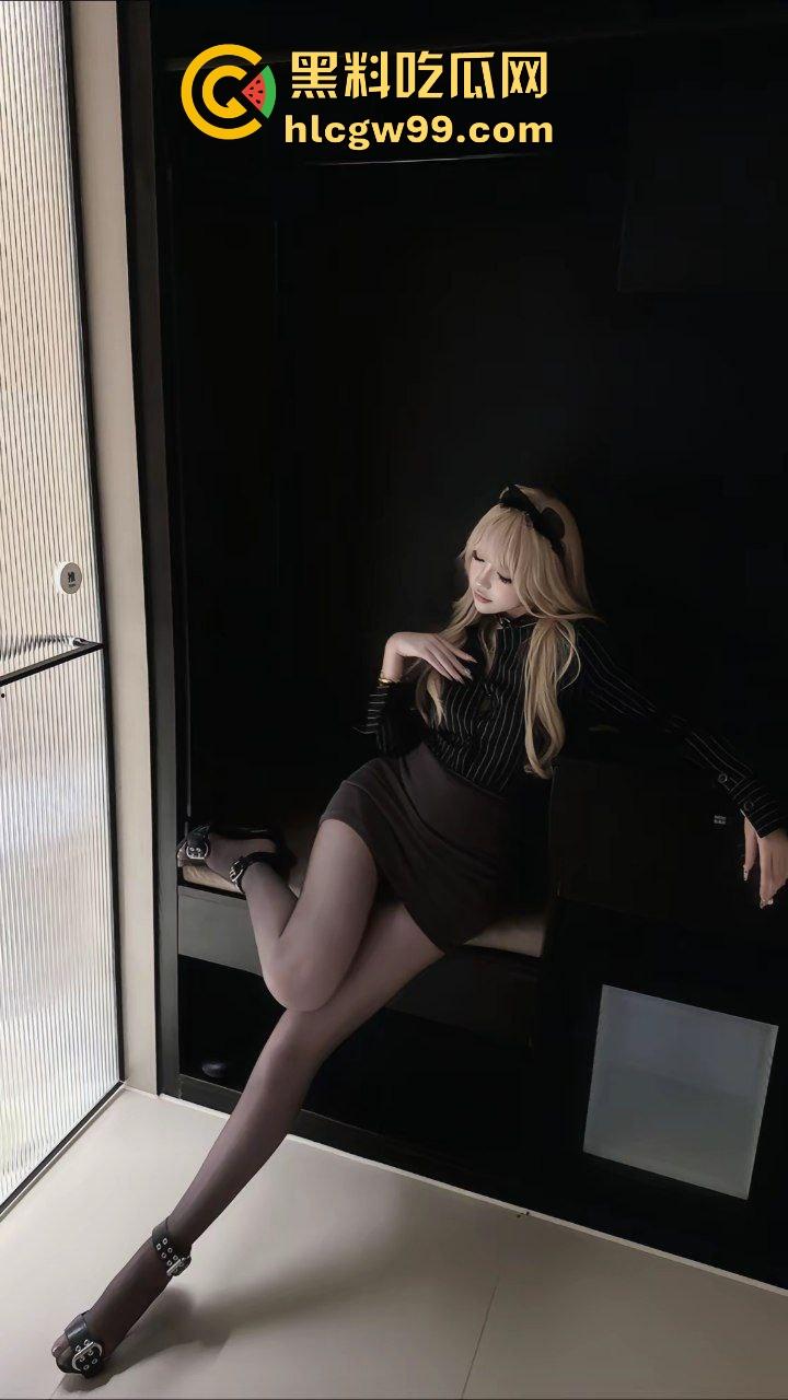 抖音极品黑丝御姐骚鸡【小猫饱饱】6万粉丝背地的母狗故事，伺候富二代玩弄美穴舔逼还拉丝！独家原创曝光流出！-3