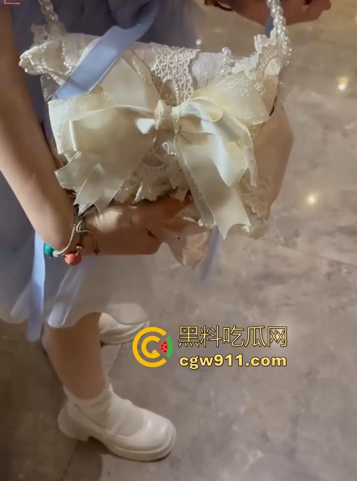 约炮清纯白丝洛丽塔学妹，纤纤美腿玲珑身段，白皙皮肤粉嫩乳头娇艳欲滴，坚持不了多久就得全射进去！-4