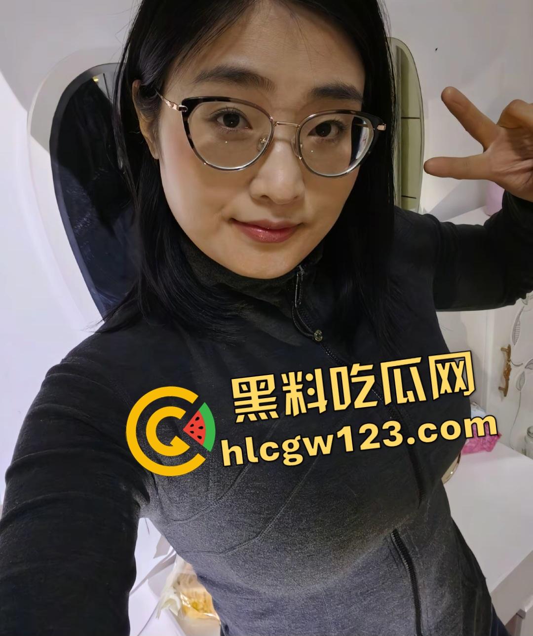老爸去世后,红丝熟女妈妈天天被儿子爆插!第一视角后入狂干,内射后求婚骚妈!-1