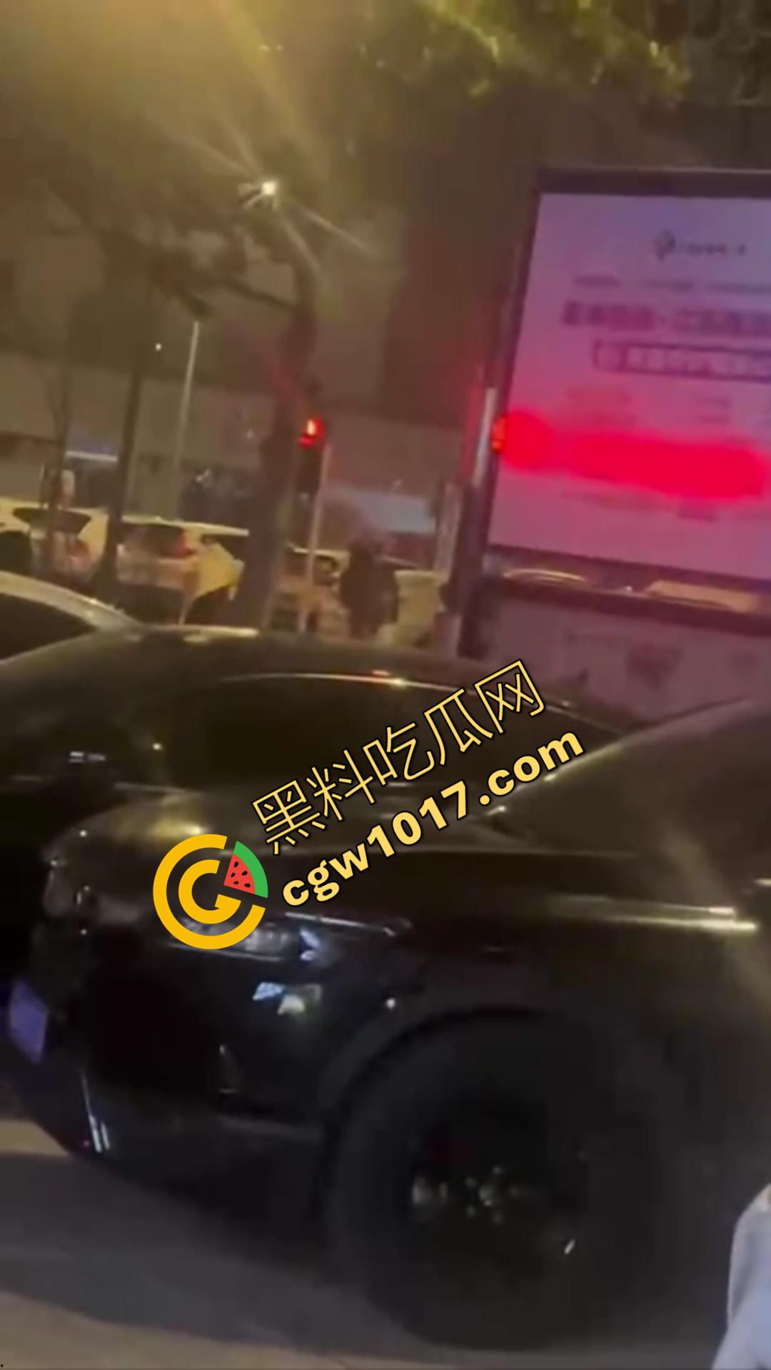 江苏连云港新浦中学街头惨案  17岁少女带着社会青年砍死父母！居然只是因为女孩要钱父母未给！-5