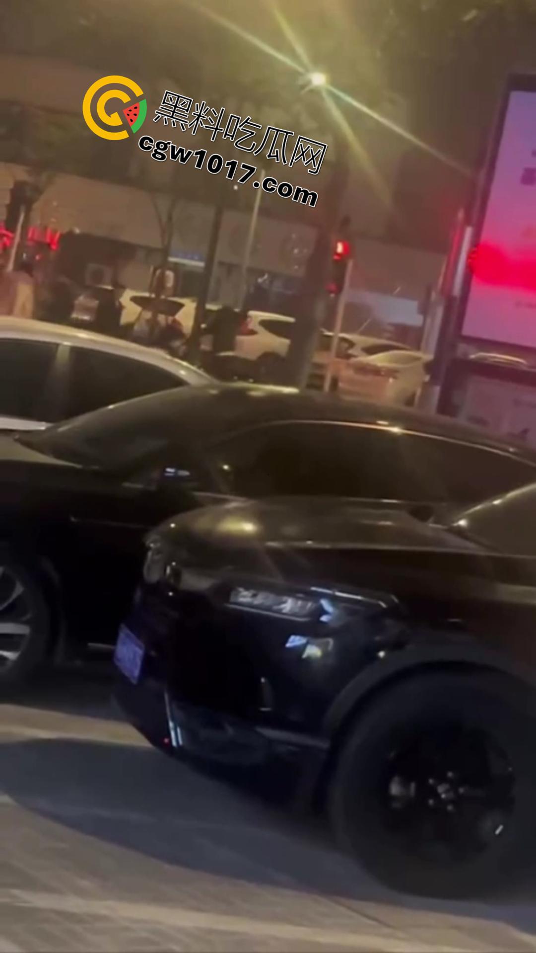 江苏连云港新浦中学街头惨案  17岁少女带着社会青年砍死父母！居然只是因为女孩要钱父母未给！-6