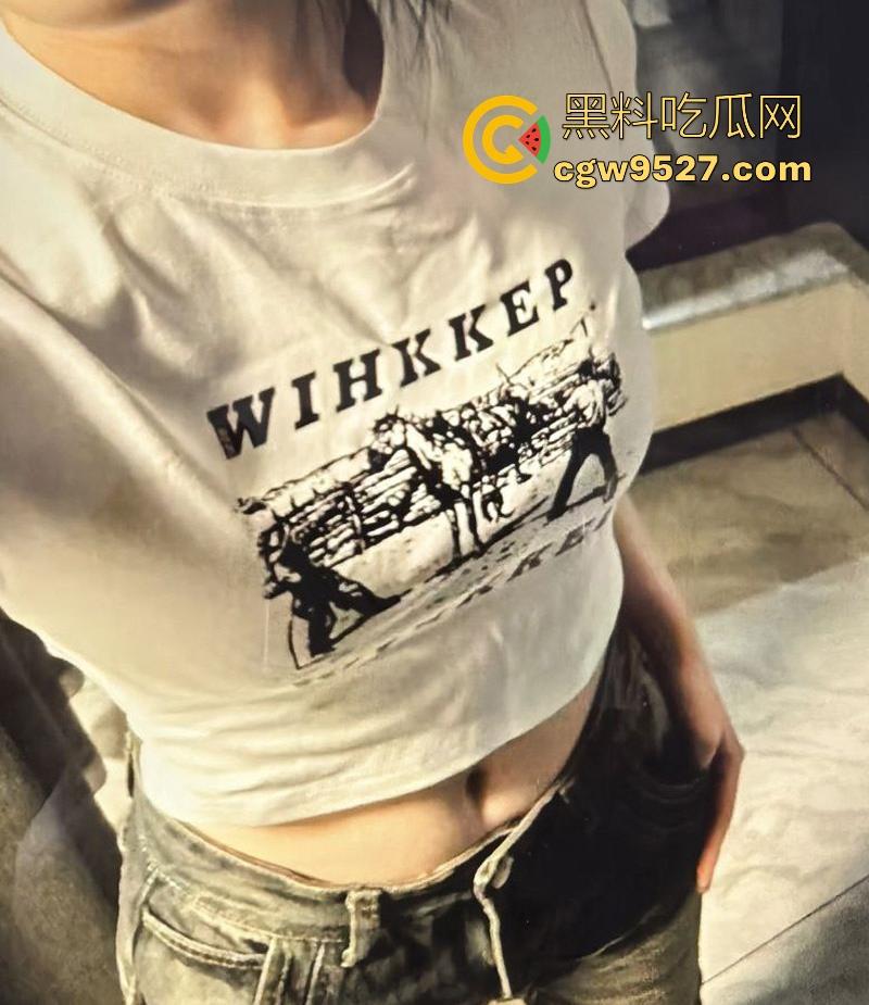 美乳晃动如波涛，骑乘时娇躯狂扭，美鲍处女般紧致 骑乘后入爽到炸！河南清纯眼镜妹性爱视频分手后被爆出！-3