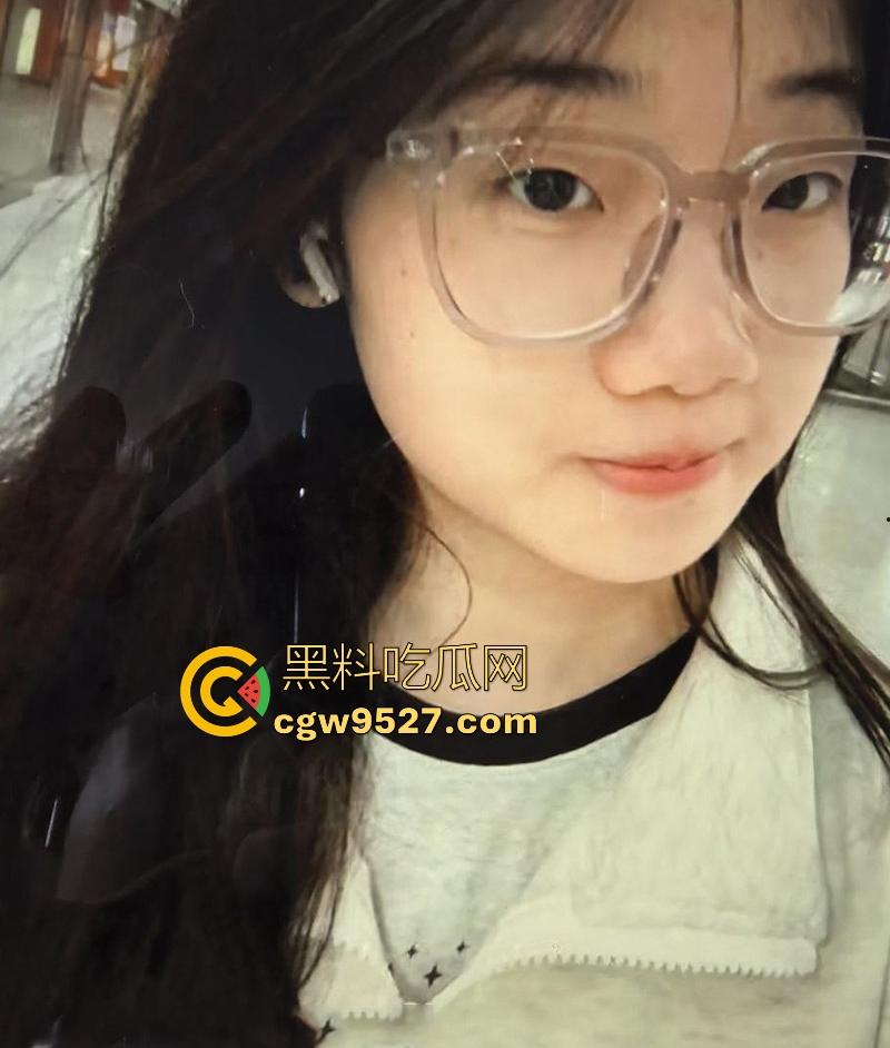 美乳晃动如波涛，骑乘时娇躯狂扭，美鲍处女般紧致 骑乘后入爽到炸！河南清纯眼镜妹性爱视频分手后被爆出！-4