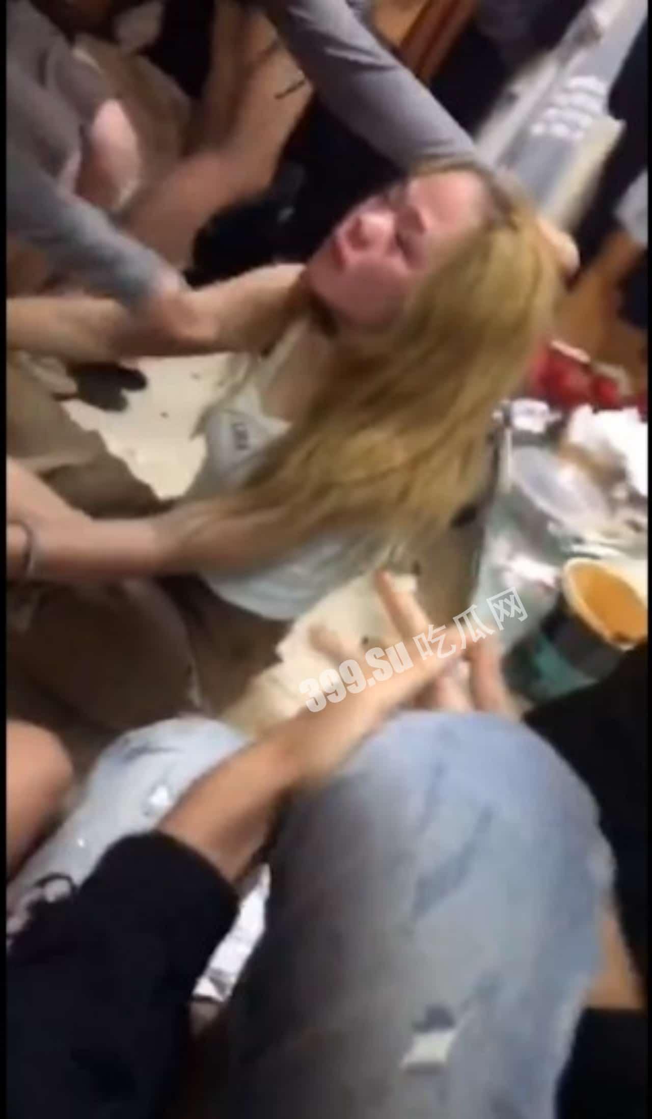 #霸凌合集 #校园 #殴打 #裸体 小孩子下手就是没轻没重的-9