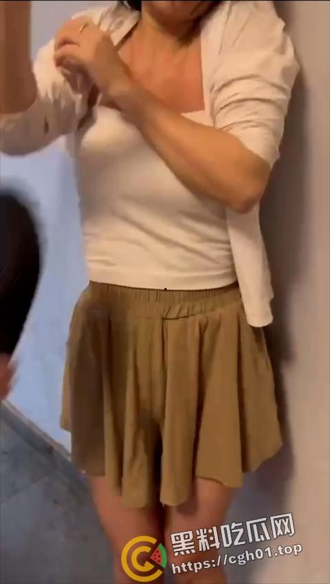 虐胸纯享版！拖鞋打胸 越打越红 小姐姐撕心裂肺的叫声 这乳腺都要打烂了吧-4