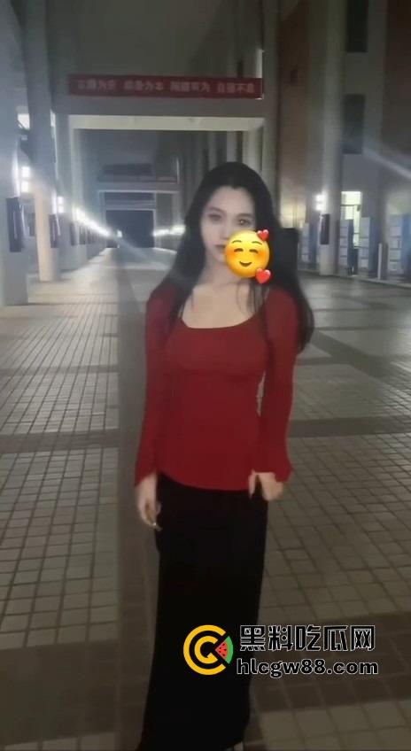 南方小土豆【乔思源】清纯可爱露小馒头，小背心撩拨自慰，逼毛稀长揉阴蒂插粉穴，淫水直流！-9