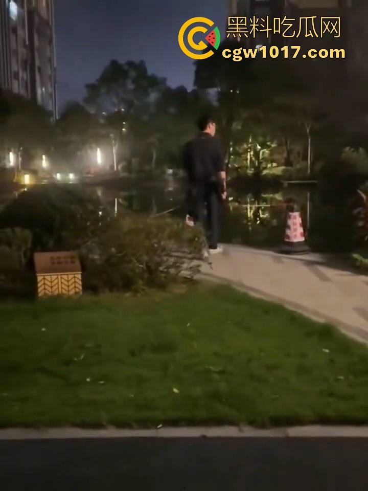 广东揭阳缔景城小区有人虐猫，深夜拿弓箭弓弩射小区小猫咪，在小区乱射箭，如入无人之境，今天敢射猫明天就敢射人！-7