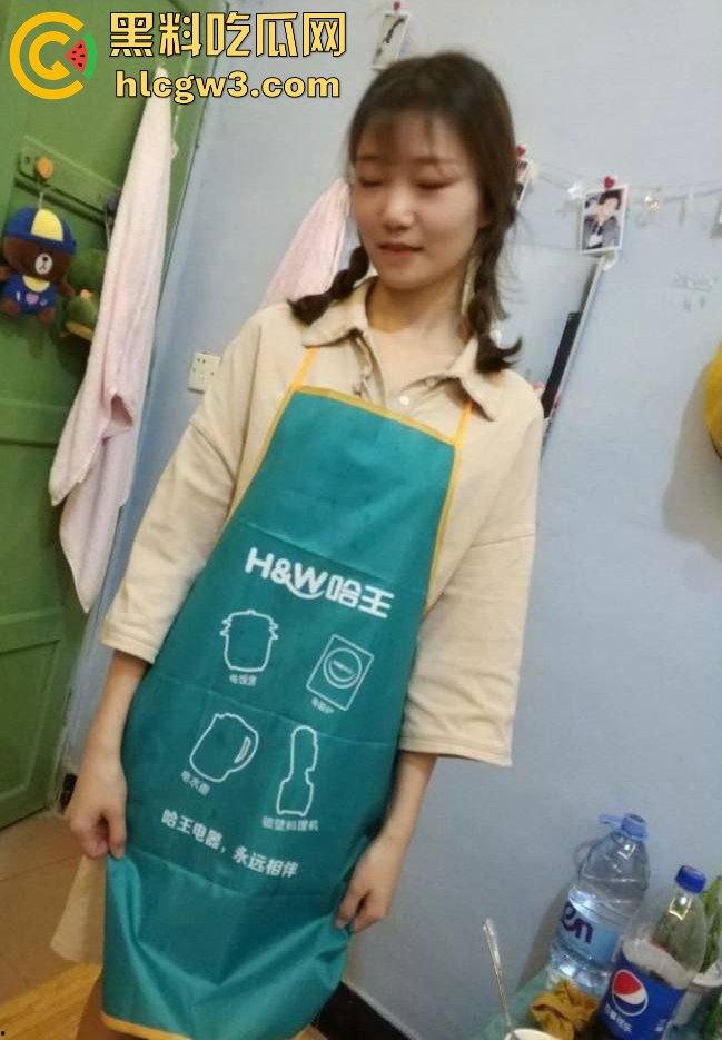 电器店骚货导购前女友，工作制服跪地口交吞得干净，厕所啪啪浪叫听得人腿软，分手后只能靠回忆撸到崩溃！-3