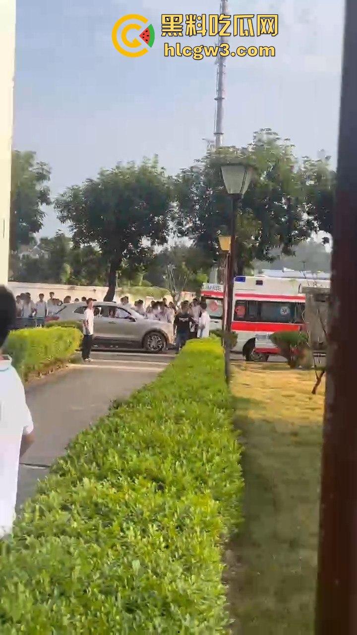 顺德梁球锯职业学校学生跳河自杀，校方没收手机逼出人命！母亲校门口哭到休克，学校冷血旁观！-5