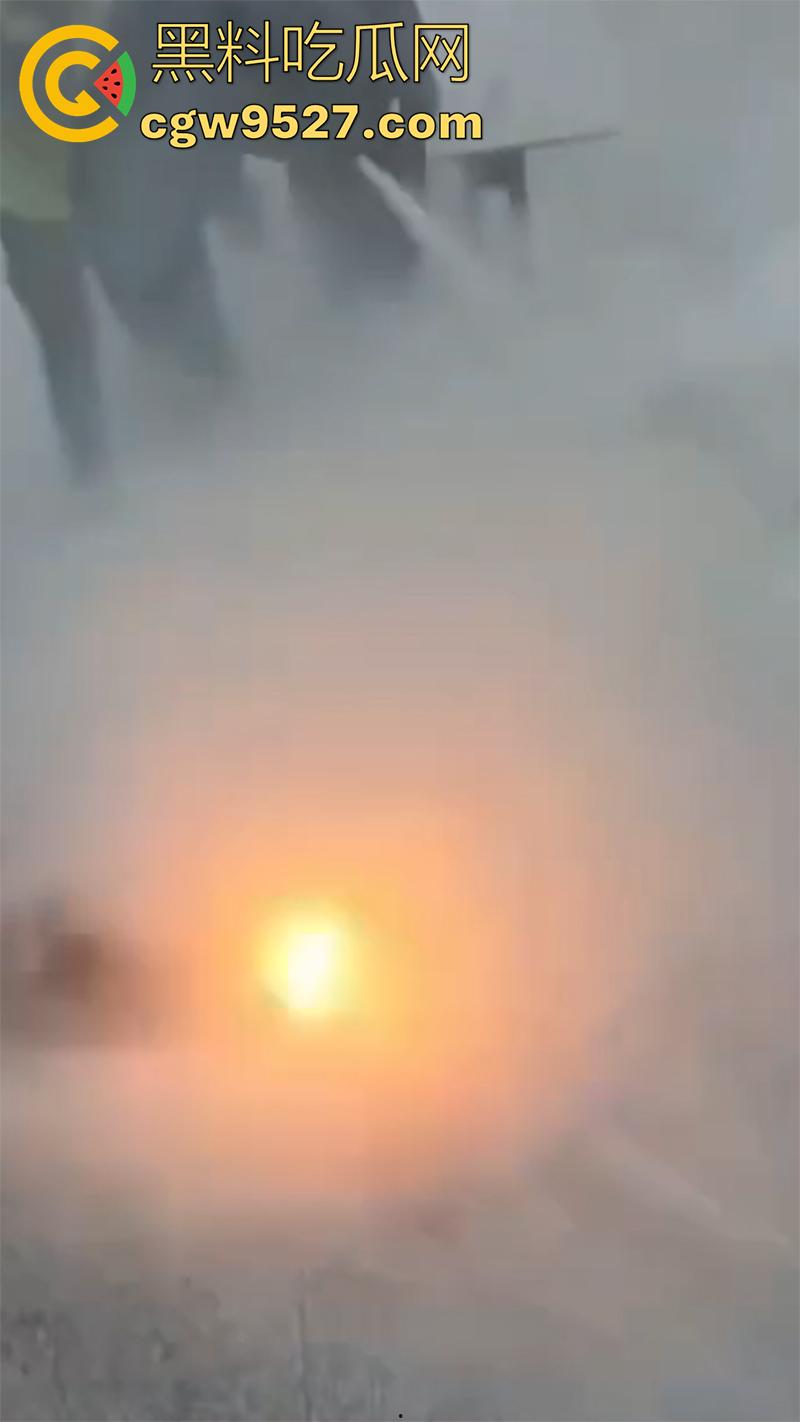 哈萨克斯坦男子，在阿拉木图机场自焚，火势很快被扑灭，受害者被送往市立医院接受治疗！-5