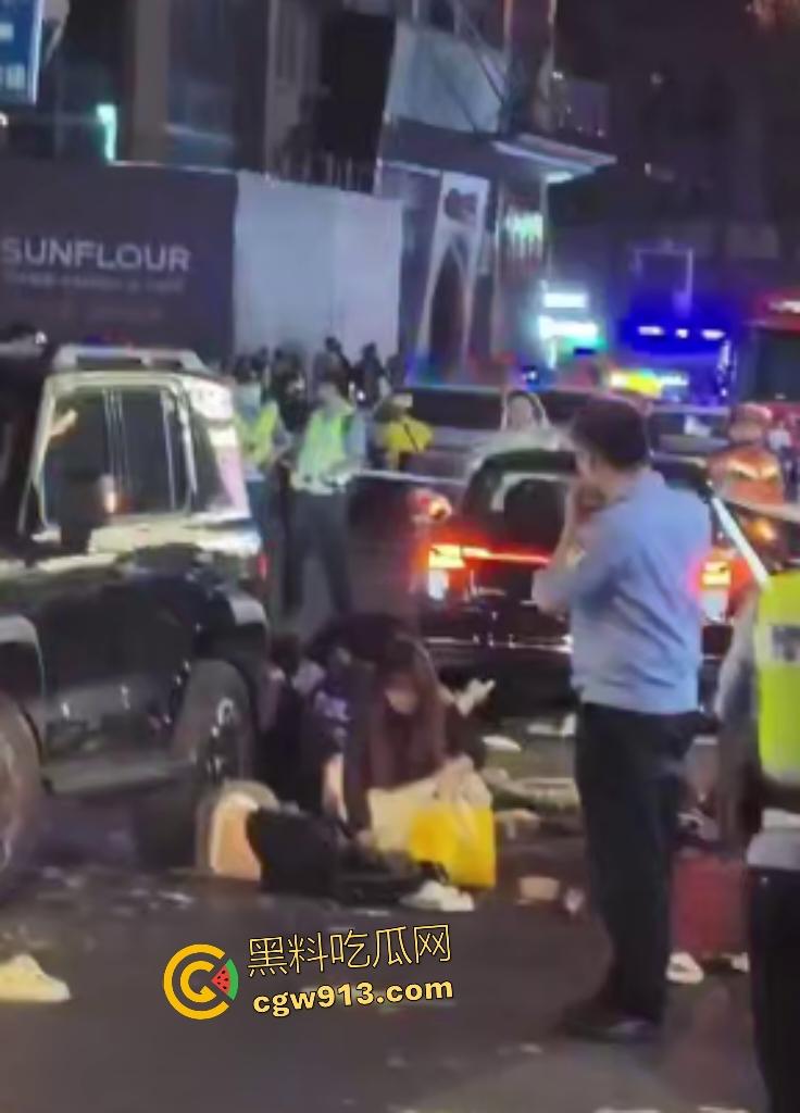 9月6日武汉江汉路车祸！苏A醉驾狂魔中元节化身人间杀器，冲撞行人，最少死伤七八个，是不是鬼上身了？-2