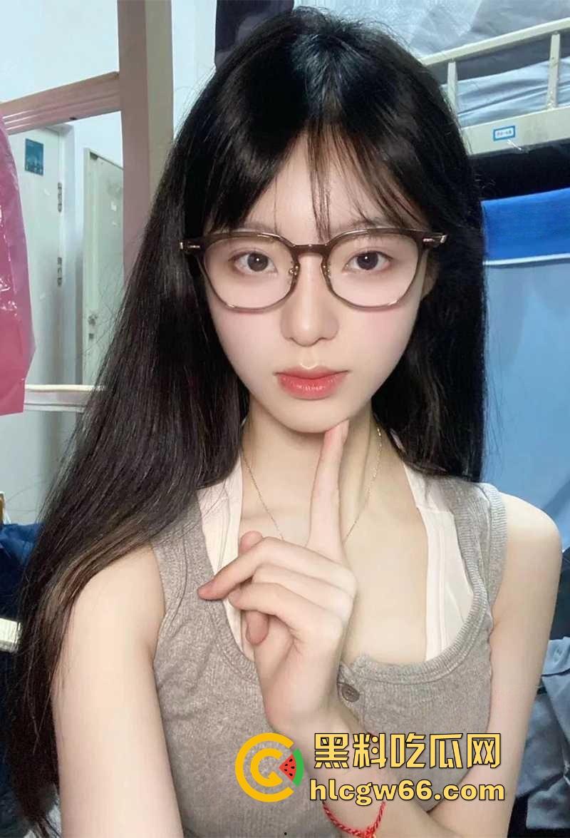 承德大二校花【焦洋洋】一边给男友戴绿帽，一边被炮友操到满脸浓精，露脸视频直接干废滤镜！-3