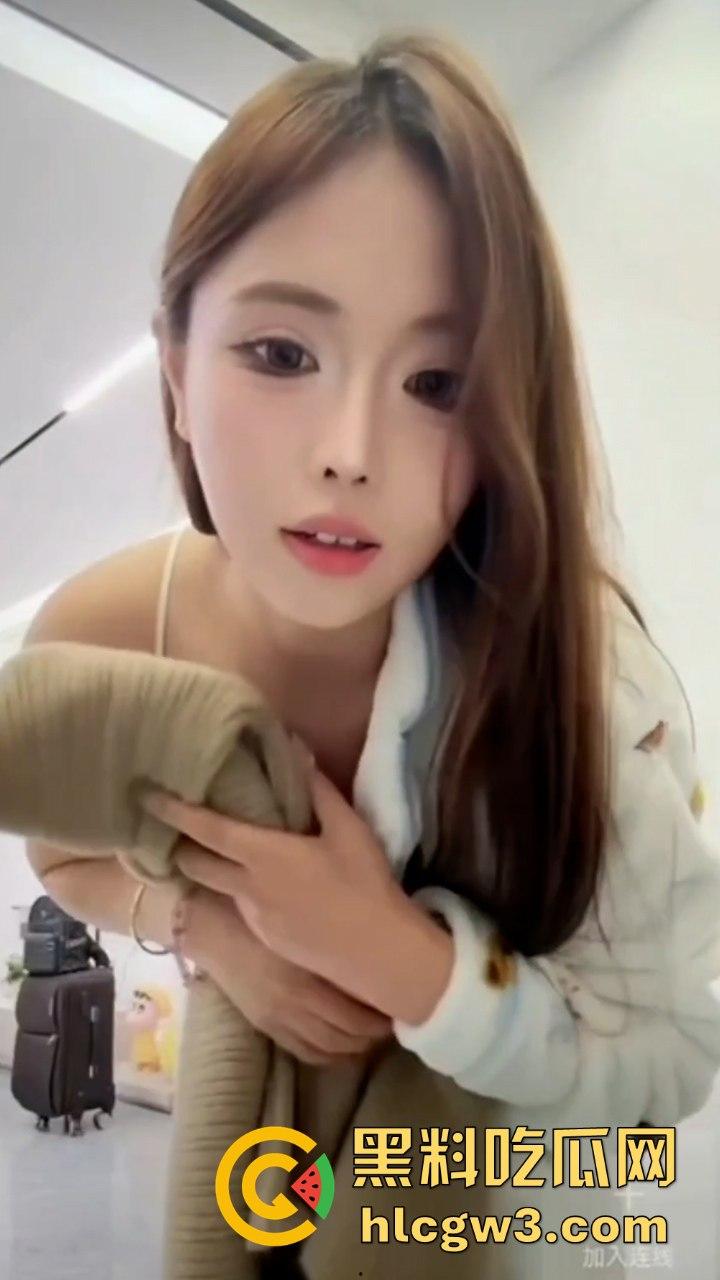 最新精选流量密码抖音骚鸡走光合集   擦边直播春光乍现 记录这一瞬间的美丽~-3