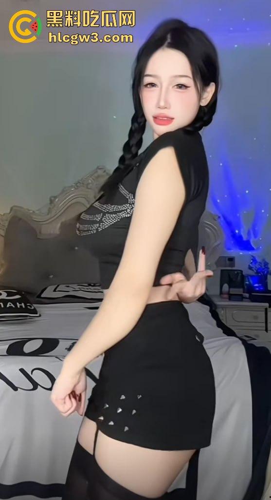 抖音主播『李大嘴儿』大哥重金定制甩奶擦边视频曝光，骚比带口罩狂抖巨奶，黑丝豹纹丁字裤口罩挡不住！-13