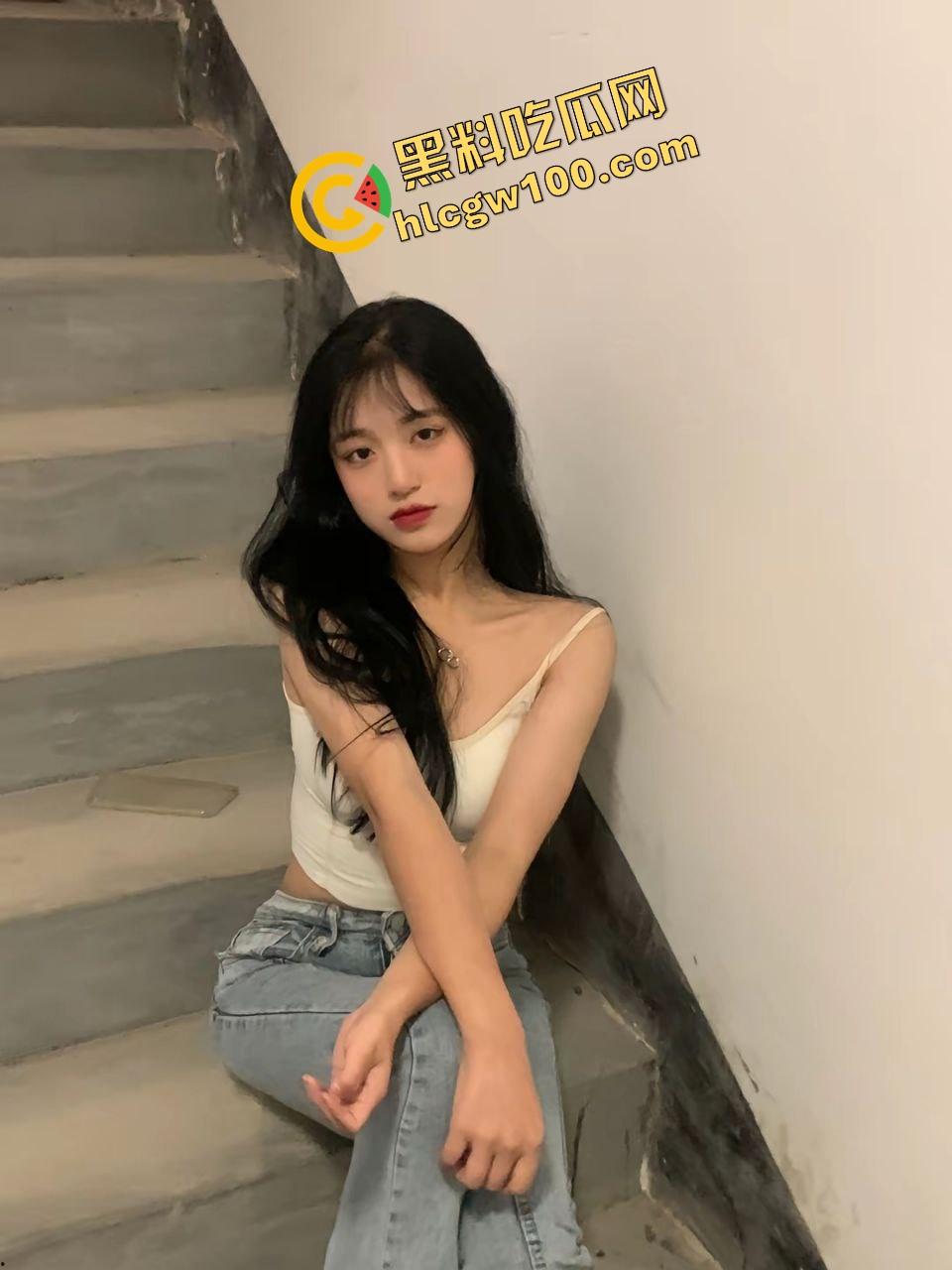 福建艺术职业甜妹反差婊【江铃】毕业沦为精盆母狗，舔屁眼暴力性爱骑乘榨精！独家曝光流出！-2