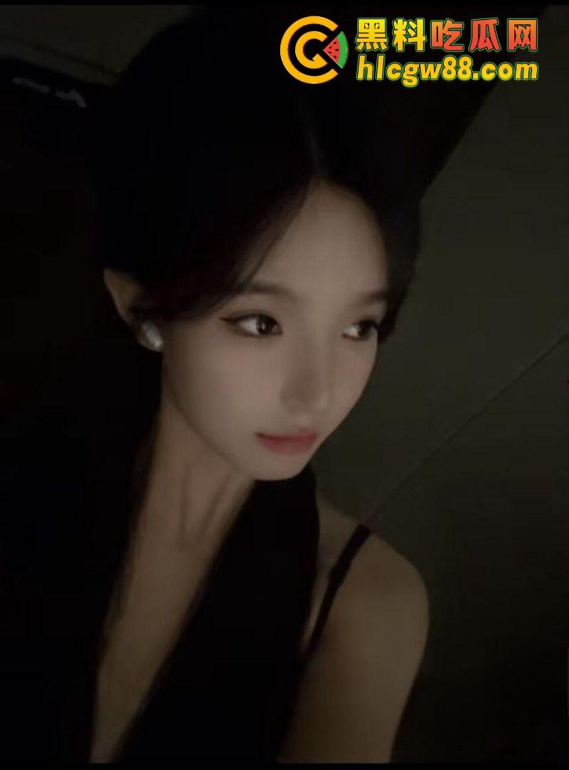 合肥美院音乐系『李木木』背着男友约炮，男友还舔着当女神供奉，发男友性感照却是约炮挨操时随手拍的！-2