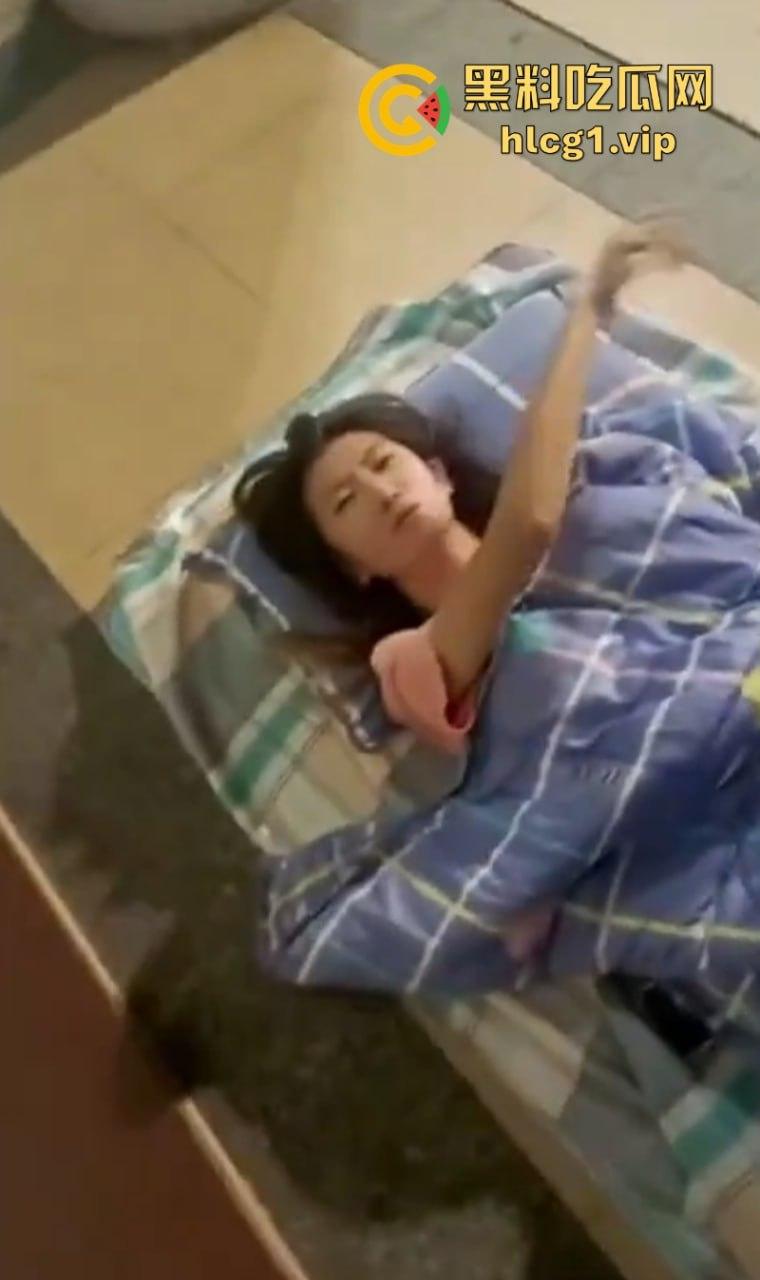 三和女大神差点没有饿死在深圳！博主“涛哥”采访了一位露宿街头的女大神！-6